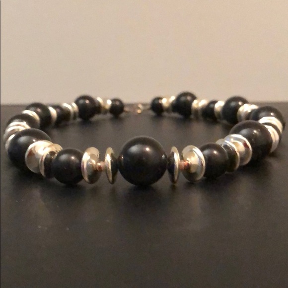 VINTAGE BLACK AND SILVERTONE BEADED NECKLACE - Picture 4 of 7